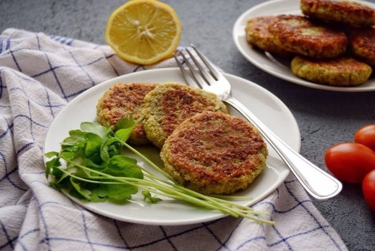 Lentil Patties with Onion and Semolina