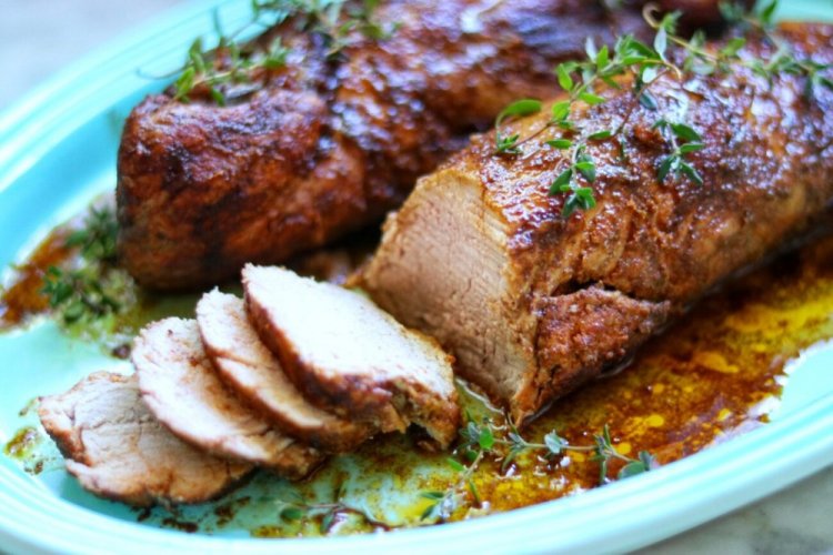 Solomillo de cerdo asado en adobo de tomate