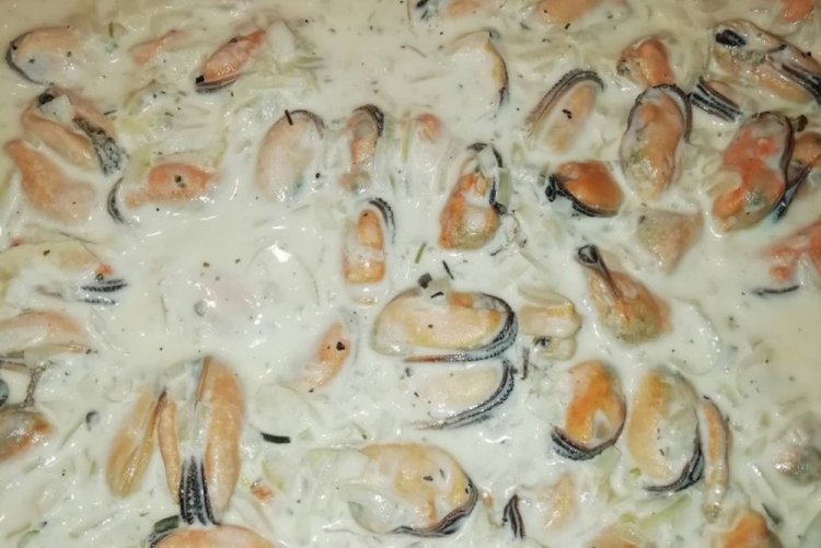 Creamy Cider Sauce for Mussels
