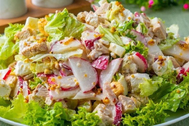 Chicken and Microgreen Salad
