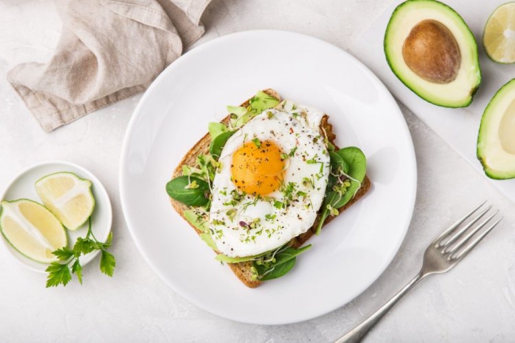 Avocado and Fried Egg Sandwiches for Breakfast