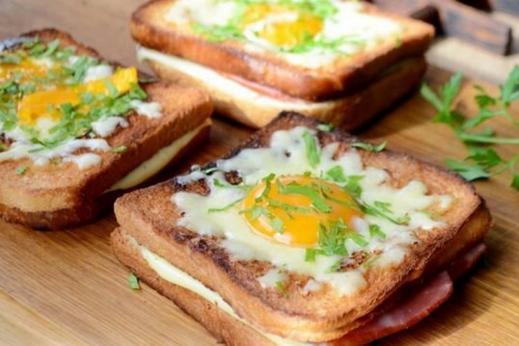 Sausage and Egg Sandwiches in a Pan