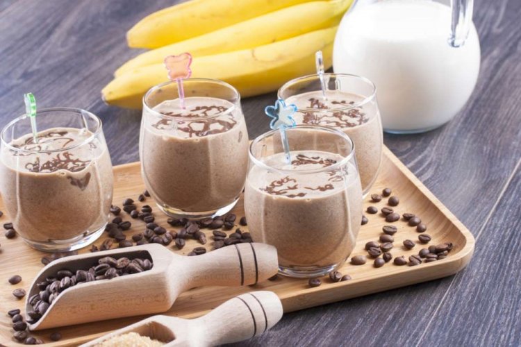 Batido de café, leche y plátano