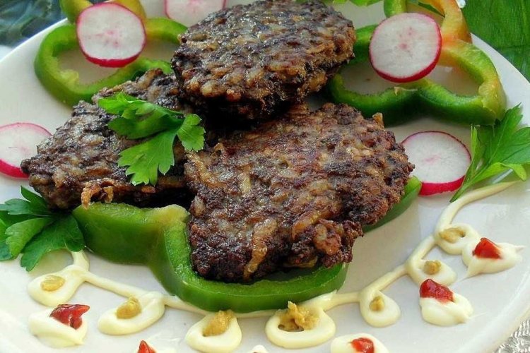 Pork Liver Patties with Sauerkraut