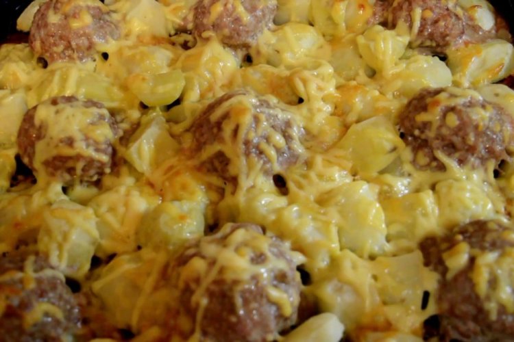 Meatball Hedgehogs with Potatoes in the Oven
