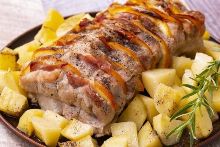 Panceta de cerdo con manzanas al horno