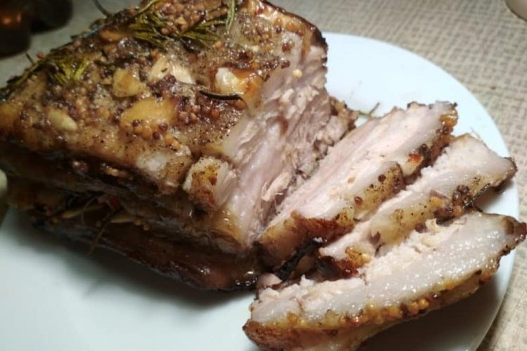 Panceta de cerdo asada en salmuera