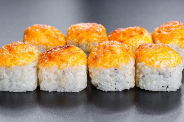 Rolls with Shrimp and Mango, Baked with Cheese Topping