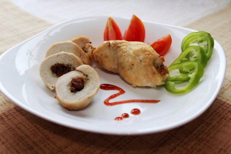 Chicken Rolls with Pineapple and Sun-Dried Tomatoes