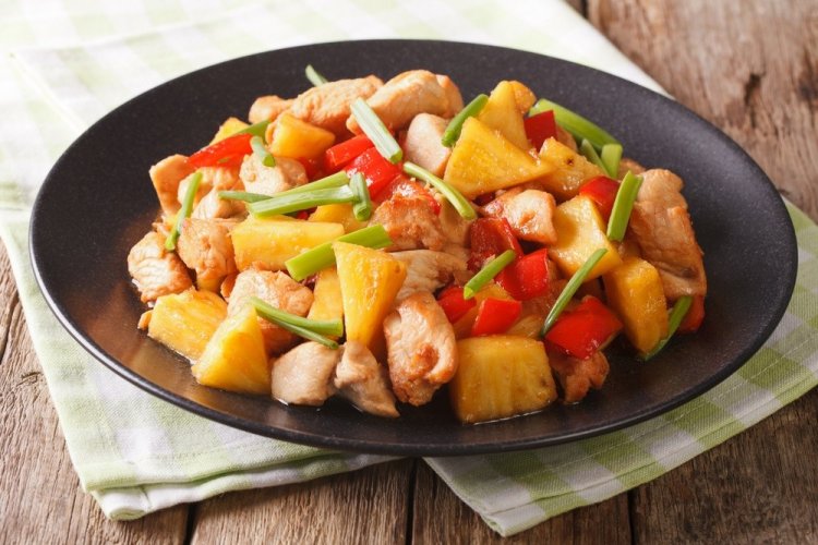 Chicken with Vegetables and Pineapple in the Oven