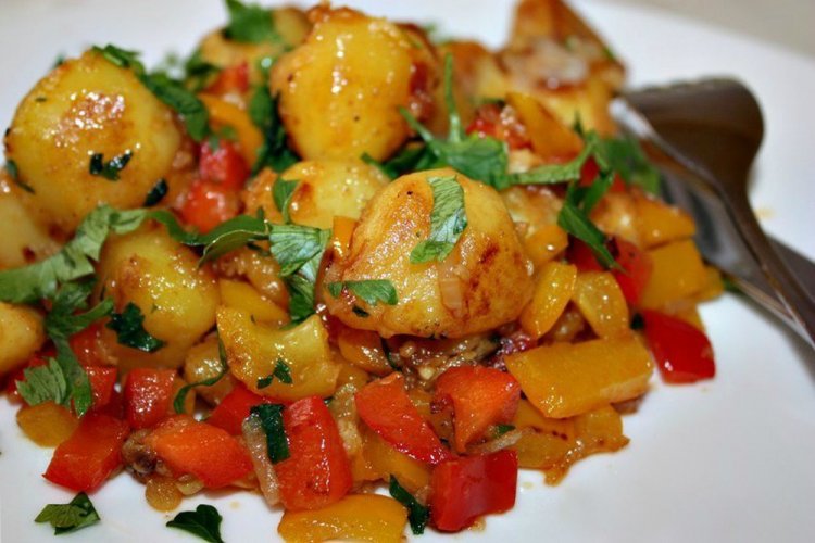Potatoes with Vegetables in a Roasting Bag