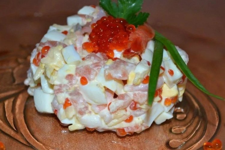 Shrimp and Red Caviar Salad for New Year's