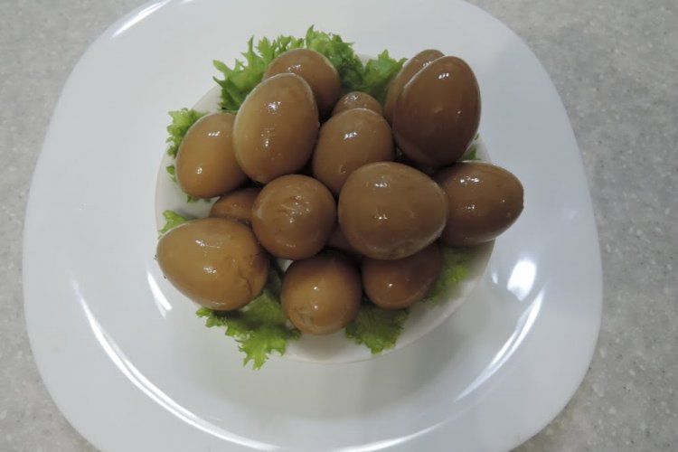 Pickled Eggs with Onion, Garlic, and Balsamic Vinegar