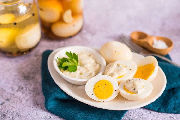 Traditional English Pickled Eggs Recipe