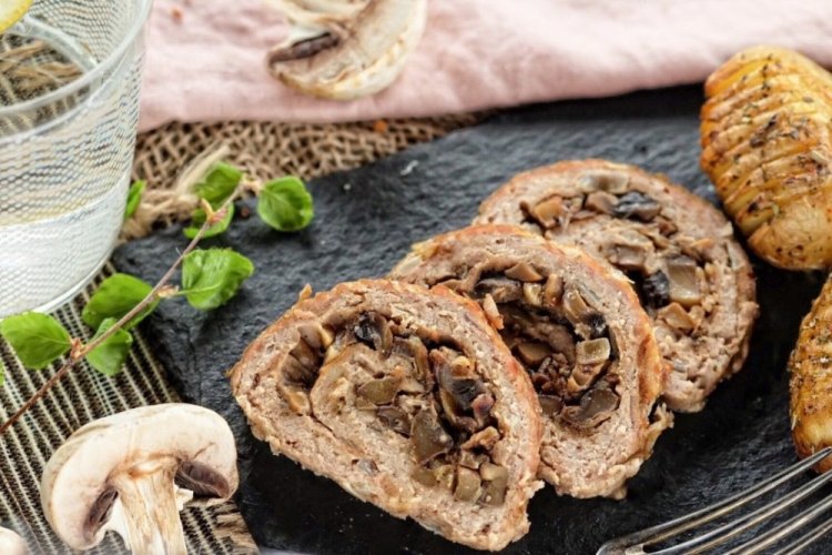 Rollo de carne con champiñones y queso