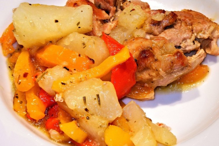 Pollo con patatas y pimiento morrón para Año Nuevo