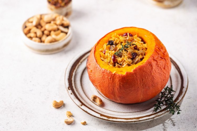 Calabaza rellena con arroz y frutos secos