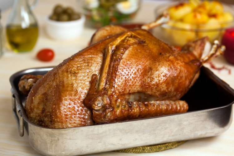 Pato con cebolla y peras para Año Nuevo