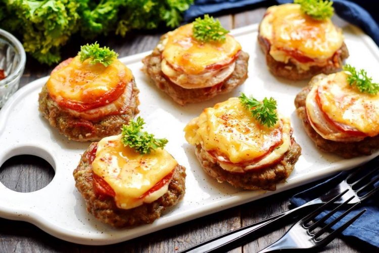 Albóndigas de cerdo con tomates
