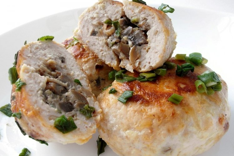 Escalope de pollo con relleno de champiñones al horno