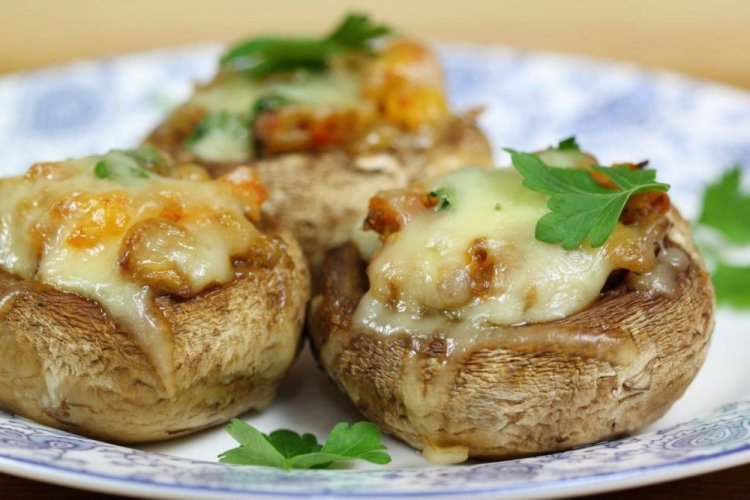 Stuffed Mushrooms with Chicken and Cheese