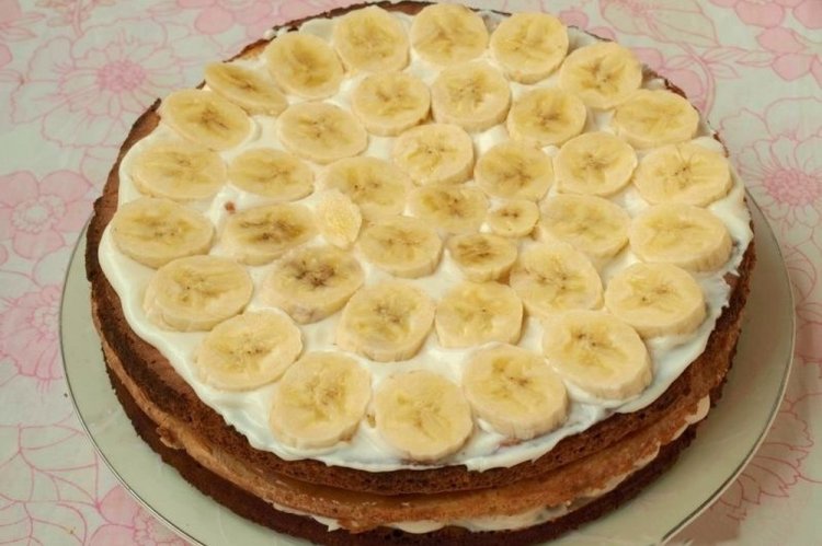New Year's Cake from Ready-Made Sponge Cake Layers