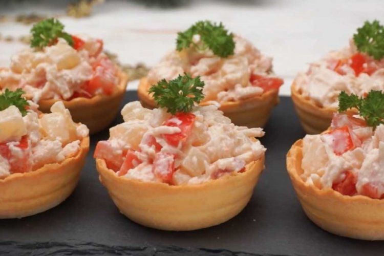 Tartlets with Chicken and Tomatoes