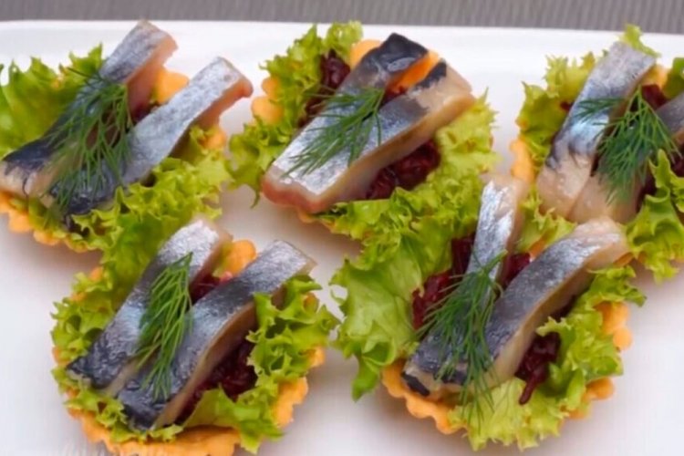 Tartlets with Beets and Herring for New Year 2024