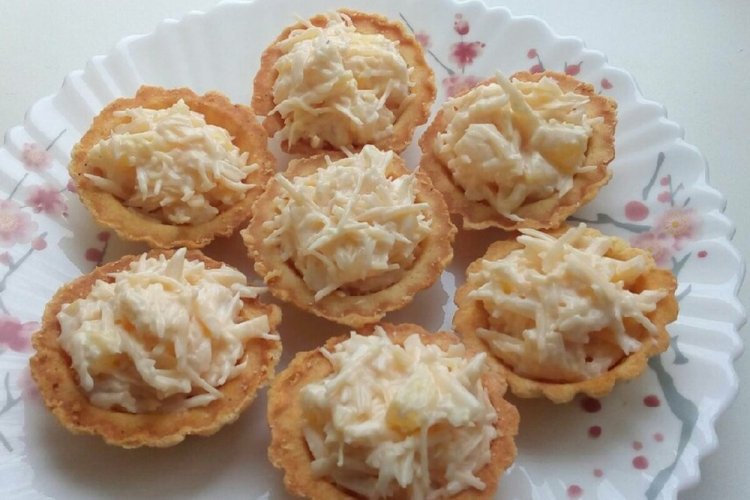Tartlets with Chicken and Cheese