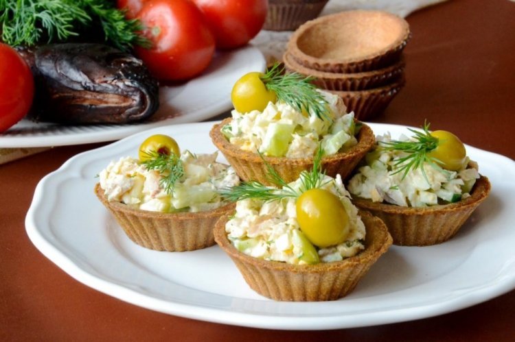 Tartlets with Turkey and Cucumbers