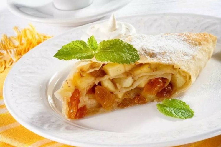 Strudel de lavash con manzanas y pasas
