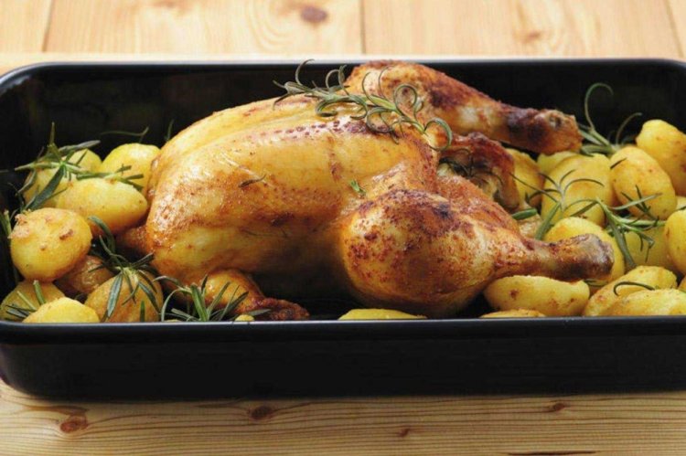 Pollo con patatas al horno para Año Nuevo 2024