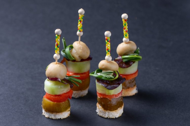Canapés with Marinated Mushrooms