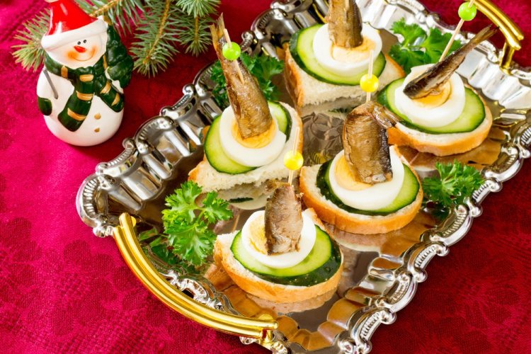 Canapés with Sprats and Quail Eggs