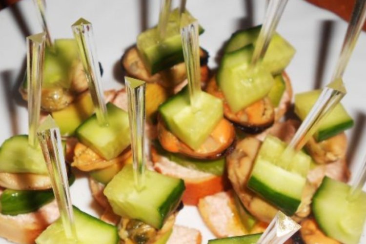 Canapés with Mussels and Avocado for New Year 2024