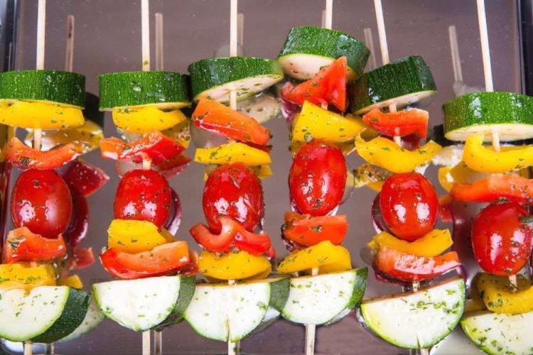 Canapés with Zucchini and Cheese