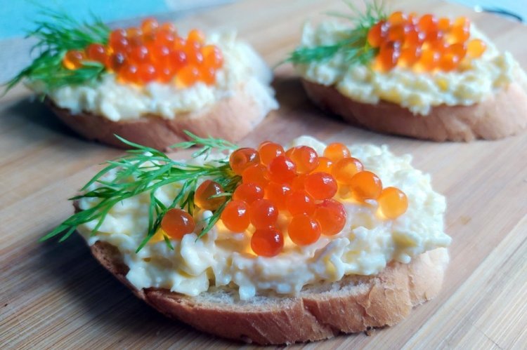 Sandwiches with Processed Cheese and Red Caviar