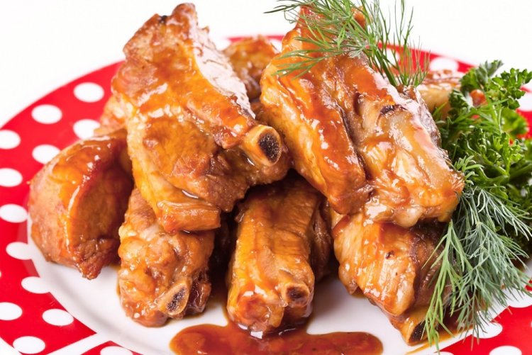 Pork Ribs with Apples and Honey in a Kazan