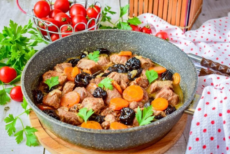 Pork with Prunes in a Pan