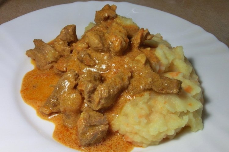 Skillet Beef in Creamy Tomato Sauce