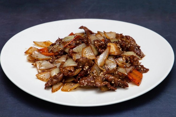 Skillet Beef with Garlic and Chili