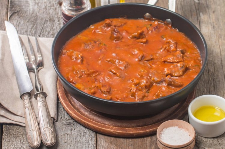 Skillet Beef in Tomato Sauce