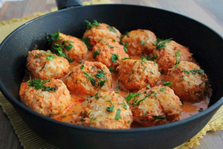 Lazy Cabbage Rolls with Minced Meat and Rice in a Skillet