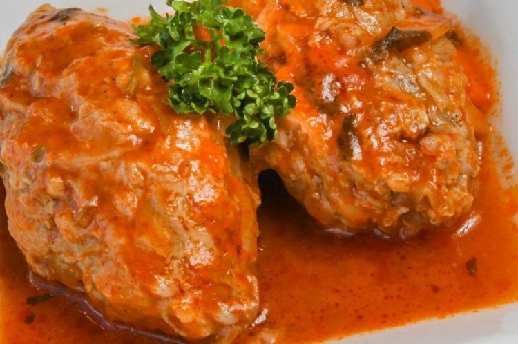 Lazy Cabbage Rolls in Tomato Sauce in a Skillet