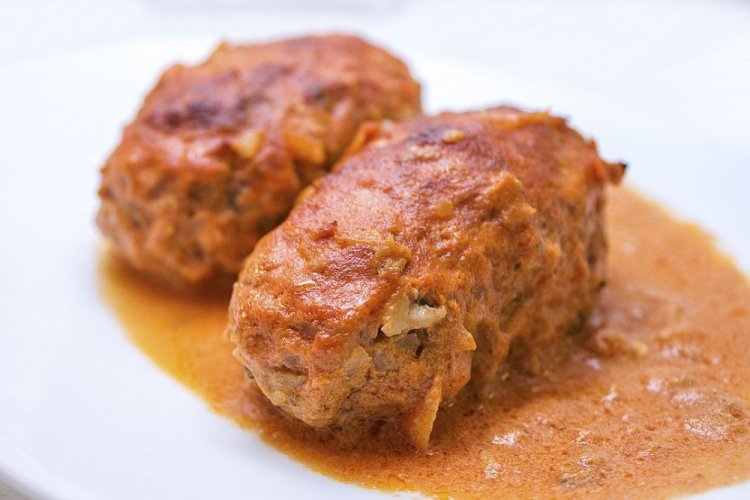 Lazy Cabbage Rolls with Tomato Juice and Sour Cream in a Skillet