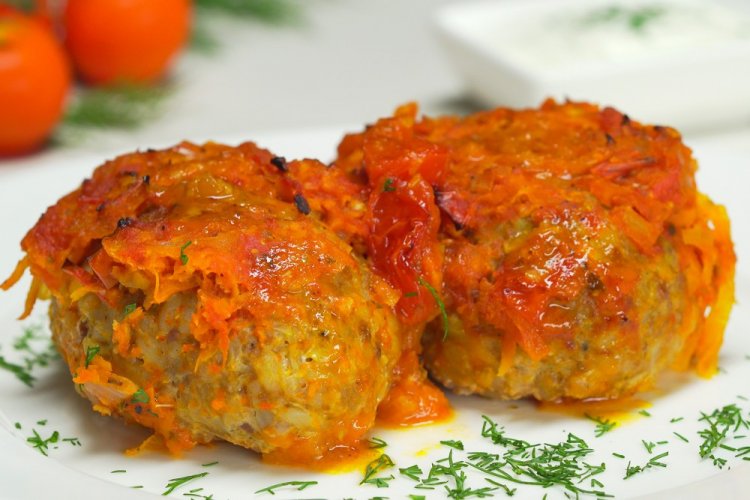 Lazy Cabbage Rolls with Gravy in a Skillet