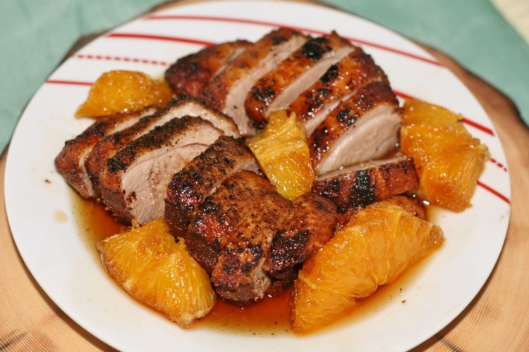 Cerdo asado con naranjas al horno