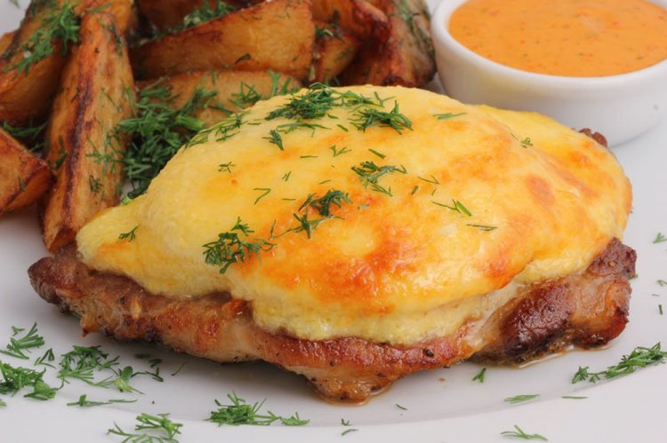 Cerdo a la francesa con piña al horno