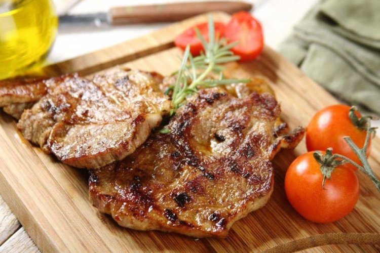Cerdo asado en adobo de soja y ajo