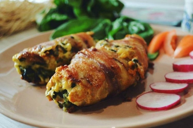 Rollitos de pechuga de pollo con espinacas